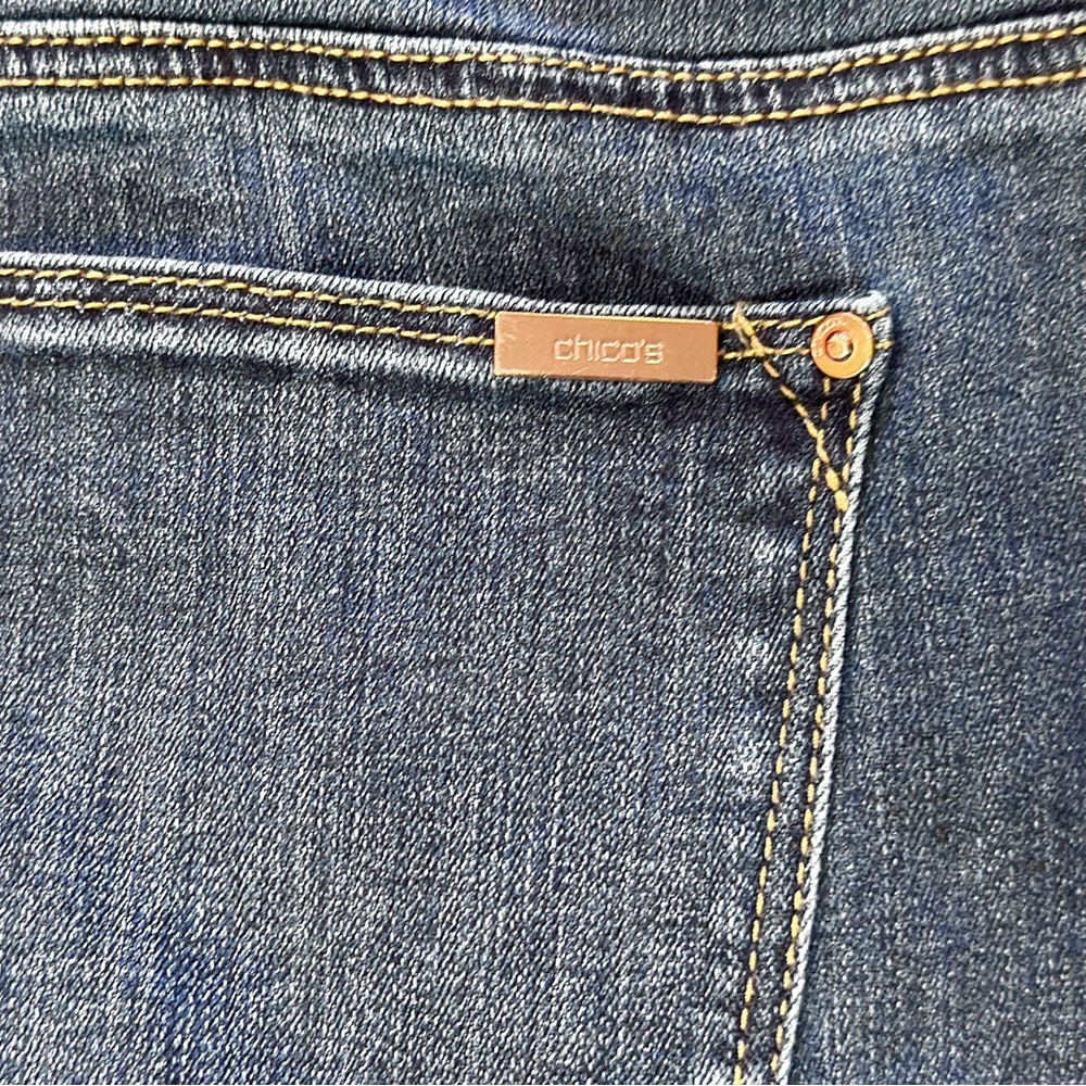 Chico’s EMBROIDERED JEANS Slimming Ankle Flowers Sz 3x - BLUE - Picture 9 of 12